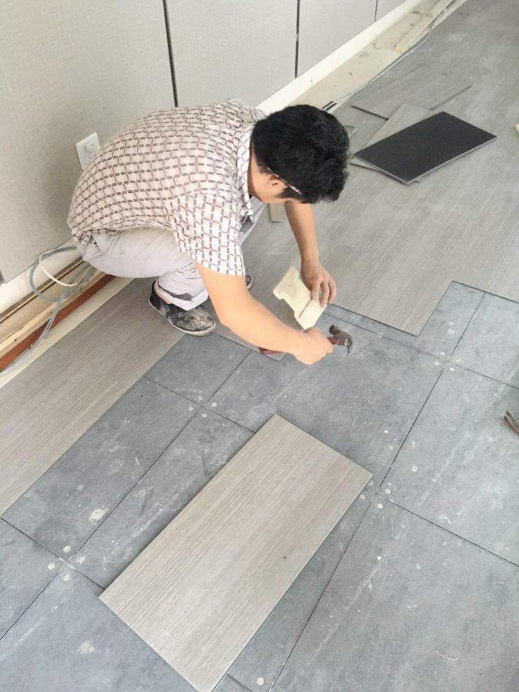 塑膠地板施工
