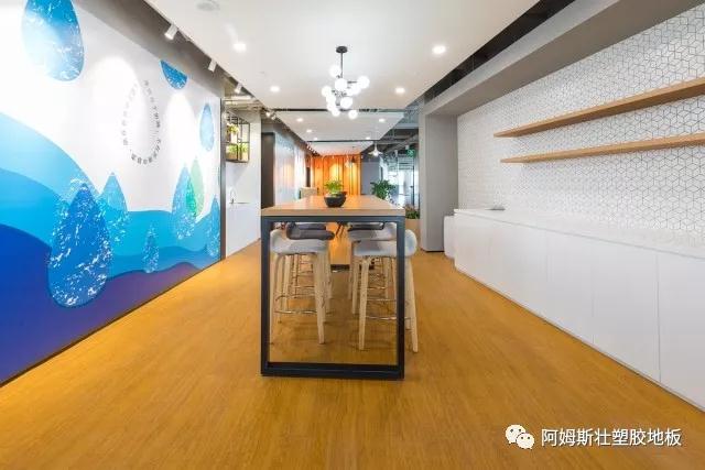 阿姆斯壯塑膠地板