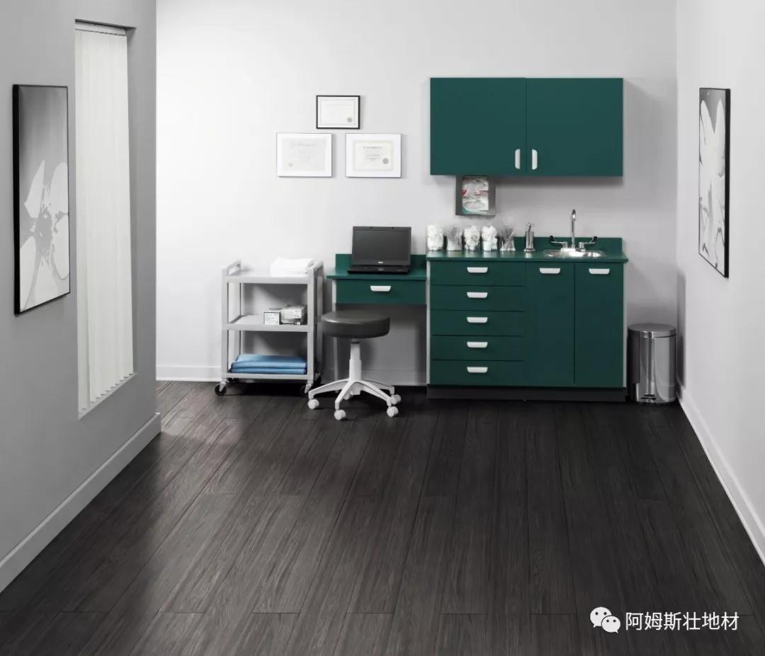 阿姆斯壯塑膠地板